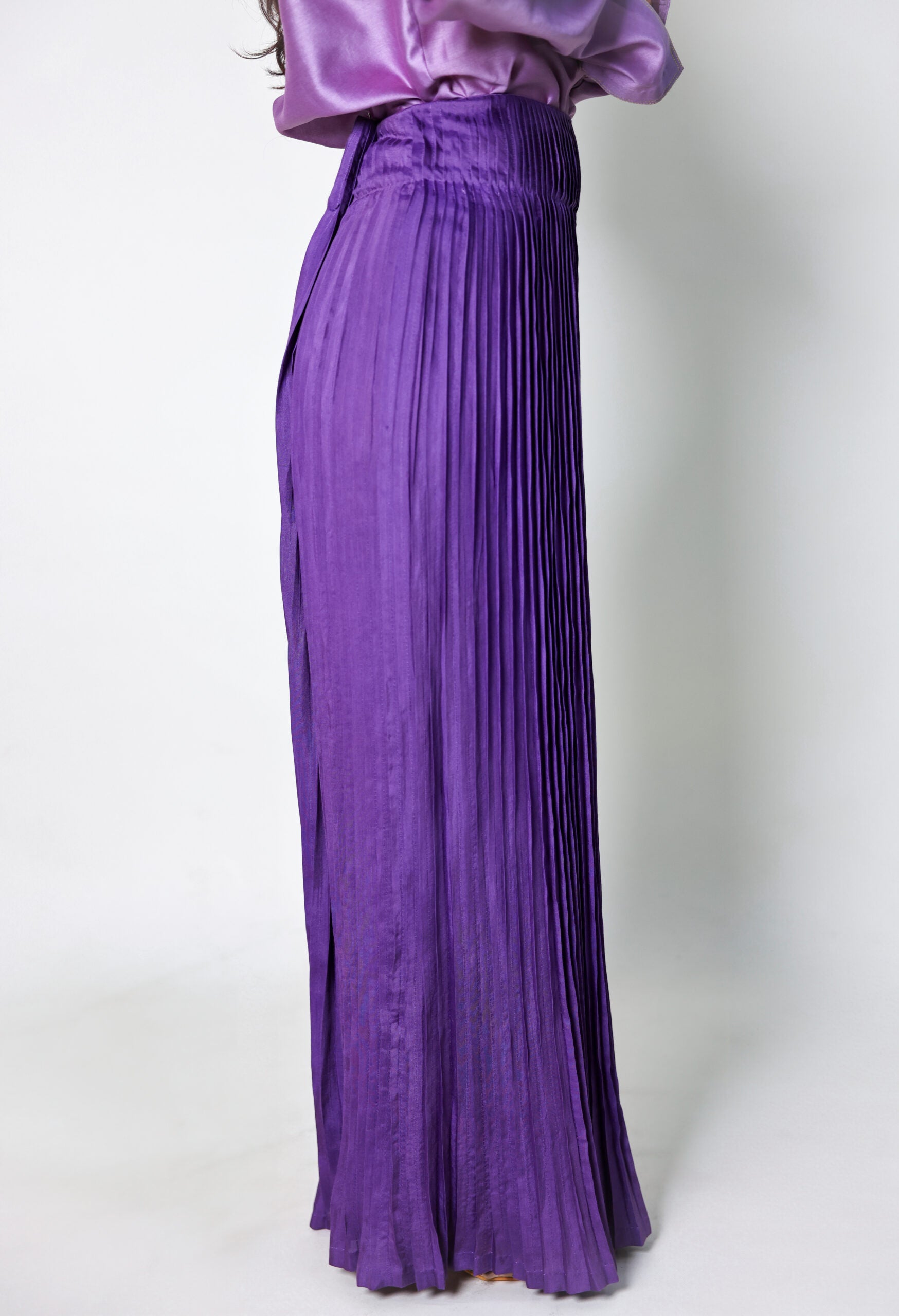 gesture knife pleat pants