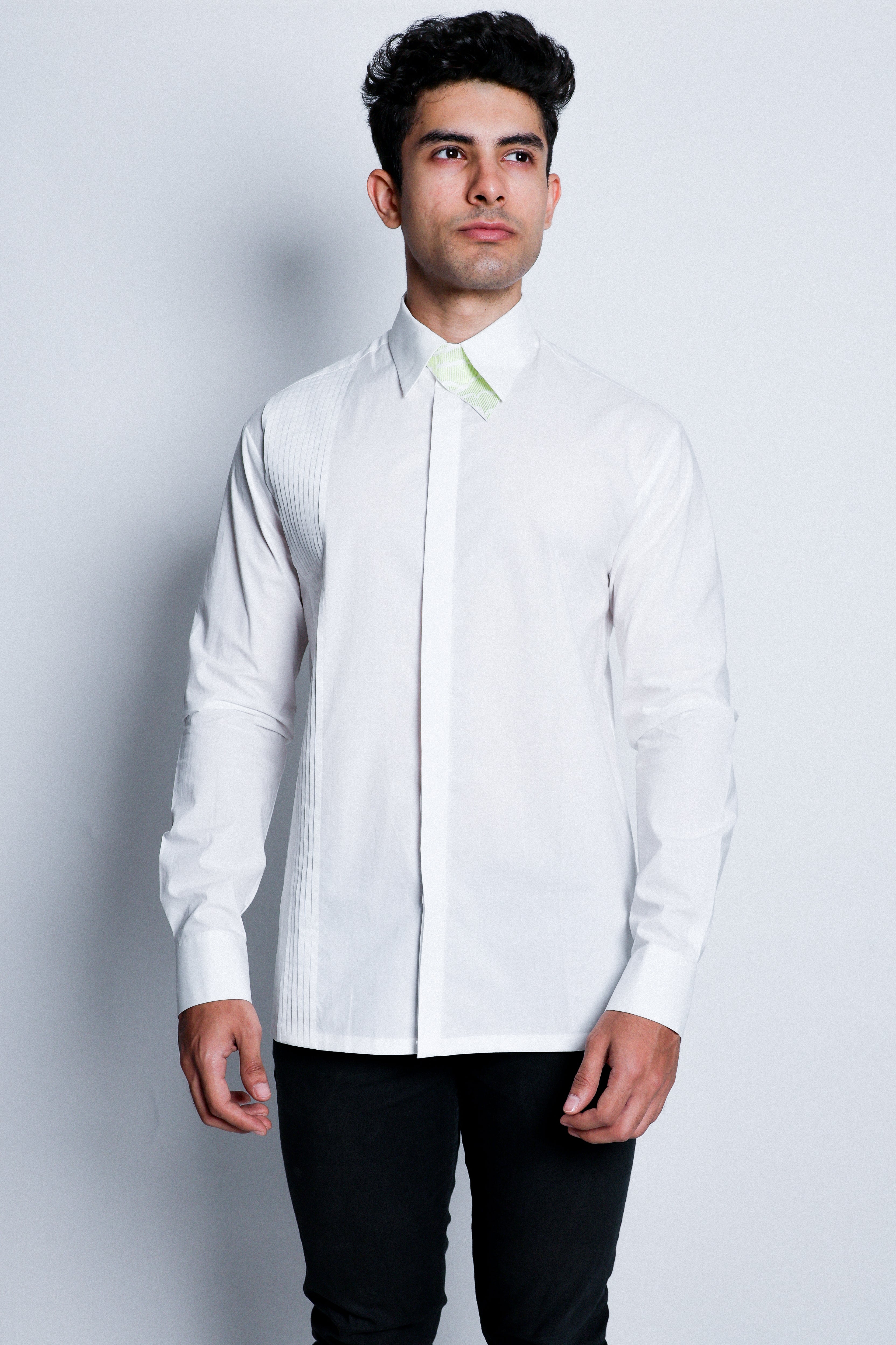 latched vertical lines shirt